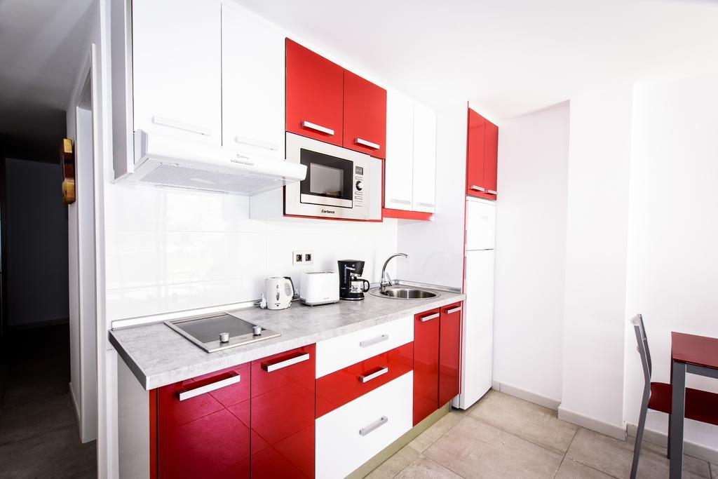 Apartment mit Terrasse und Poolblick